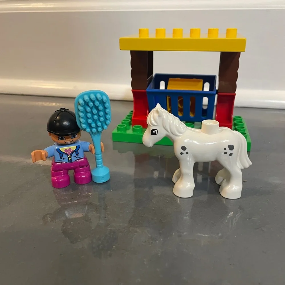LEGO Duplo 10806 Horse Set Stable Farm White Ponies Rider Accessories Equestrian